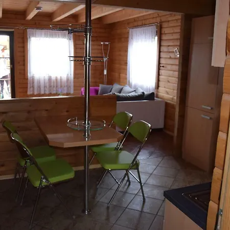 Apartment Fünfeichener Weg 16 *