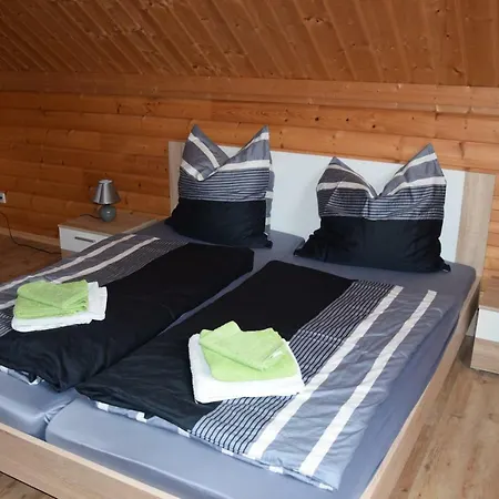 Apartment Fünfeichener Weg 16 *